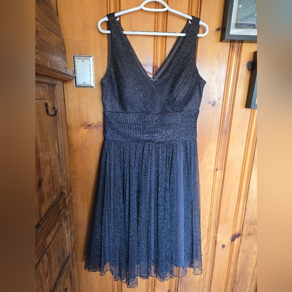 LBD with evening bag - Picture 9 of 11